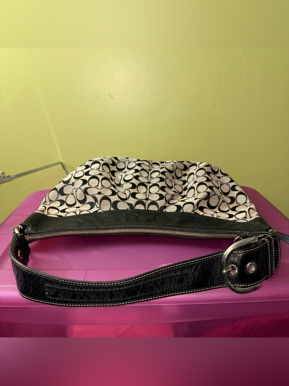 Vintage Coach Soho Pleated
Signature C Hobo Bag Canvas &
Leather Black Khaki - Picture 2 of 13